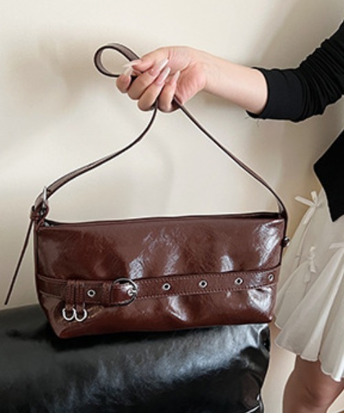 Vipoa(ヴィポア)の「belt shoulder bag(ショルダーバッグ・レディース・ブラック/ホワイト/レッド/ブラウン・FREE)」の15枚目の写真