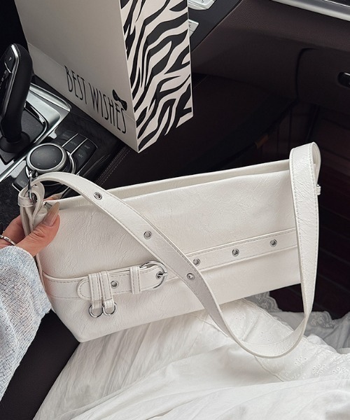 Vipoa(ヴィポア)の「belt shoulder bag(ショルダーバッグ・レディース・ブラック/ホワイト/レッド/ブラウン・FREE)」の18枚目の写真