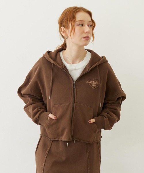 MILKFED.(ミルクフェド)の「HEART MOTIF FADED CROPPED ZIP UP HOODIE(パーカー・レディース・ブラック/ブラウン/ネイビー・ONE SIZE)」の2枚目の写真
