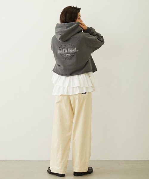 MILKFED.(ミルクフェド)の「HEART MOTIF FADED CROPPED ZIP UP HOODIE(パーカー・レディース・ブラック/ブラウン/ネイビー・ONE SIZE)」の13枚目の写真