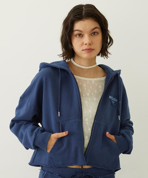 MILKFED.(ミルクフェド)の「HEART MOTIF FADED CROPPED ZIP UP HOODIE(パーカー・レディース・ブラック/ブラウン/ネイビー・ONE SIZE)」の14枚目の写真