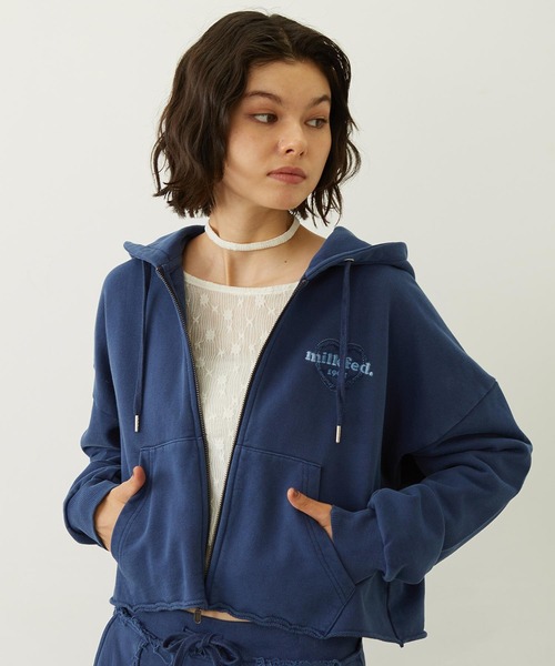 MILKFED.(ミルクフェド)の「HEART MOTIF FADED CROPPED ZIP UP HOODIE(パーカー・レディース・ブラック/ブラウン/ネイビー・ONE SIZE)」の15枚目の写真