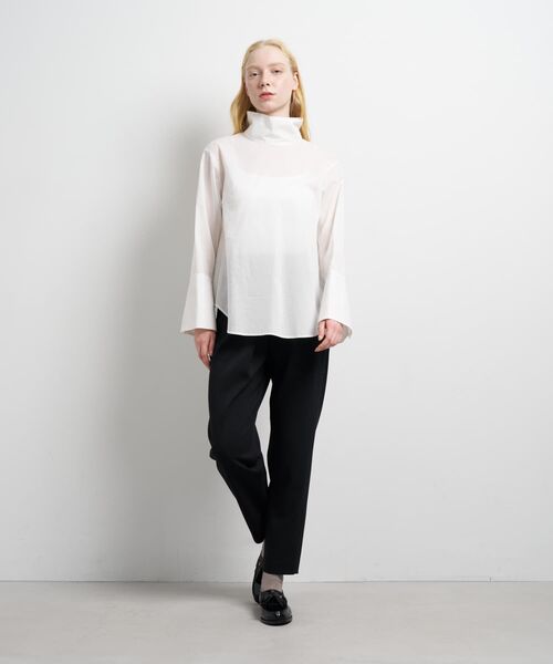 LANVIN en Bleu（ランバンオンブルー）の「スタンドカラープルオーバーブラウス（シャツ/ブラウス・レディース・ネイビー/ブルー/オフホワイト・38）」の4枚目の写真