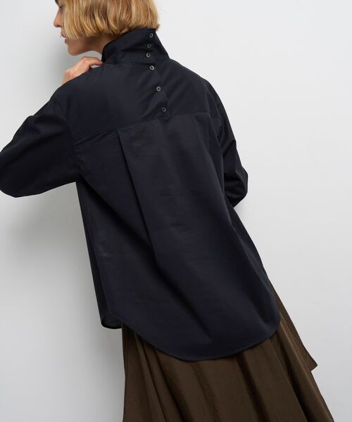 LANVIN en Bleu（ランバンオンブルー）の「スタンドカラープルオーバーブラウス（シャツ/ブラウス・レディース・ネイビー/ブルー/オフホワイト・38）」の18枚目の写真