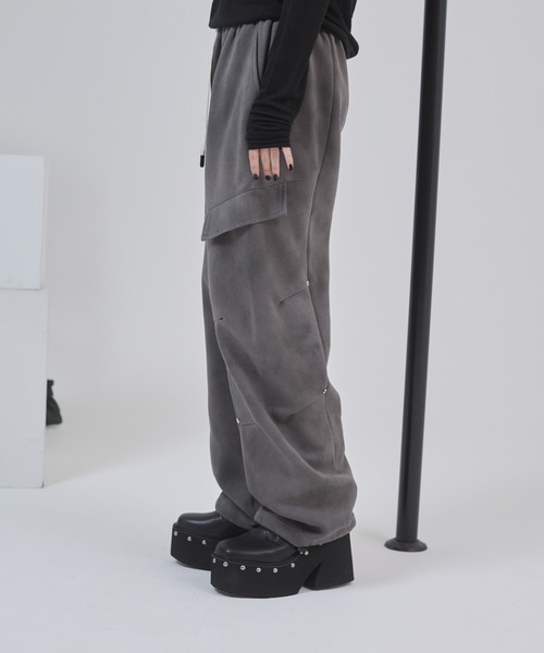 ENVYM（アンビー）の「リベットウォッシュスウェットパンツ（スウェットパンツ・レディース・グレー/ブラック・FREE）」の3枚目の写真