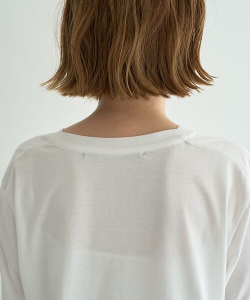 YECCA VECCA（イェッカヴェッカ）の「ラウンドヘム長袖ロゴTee（Tシャツ/カットソー・レディース・オフホワイト/シルバー・FREE）」の5枚目の写真