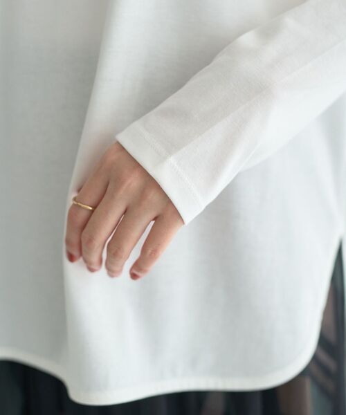 YECCA VECCA（イェッカヴェッカ）の「ラウンドヘム長袖ロゴTee（Tシャツ/カットソー・レディース・オフホワイト/シルバー・FREE）」の18枚目の写真