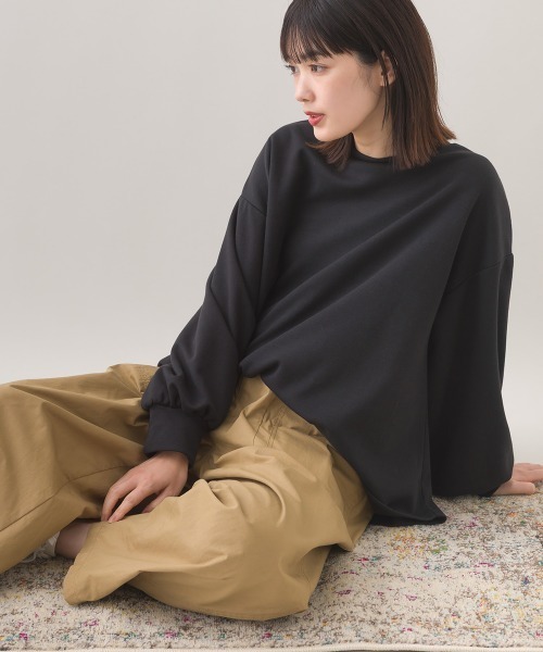OMNES(オムネス)の「ダンボールニットボリューム袖ドロップショルダープルオーバー長袖(Tシャツ/カットソー・レディース・ブラック/グレイッシュベージュ・FREE)」の1枚目の写真