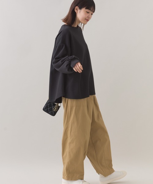 OMNES(オムネス)の「ダンボールニットボリューム袖ドロップショルダープルオーバー長袖(Tシャツ/カットソー・レディース・ブラック/グレイッシュベージュ・FREE)」の4枚目の写真