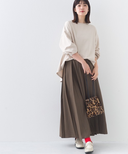 OMNES(オムネス)の「ダンボールニットボリューム袖ドロップショルダープルオーバー長袖(Tシャツ/カットソー・レディース・ブラック/グレイッシュベージュ・FREE)」の10枚目の写真