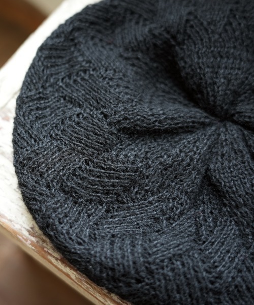 Ruben(ルーベン)の「CROSS KNIT BERET/クロスニット ベレー帽(ハンチング/ベレー帽・レディース・グレー/ブラック/ベージュ/ピンク・FREE)」の7枚目の写真