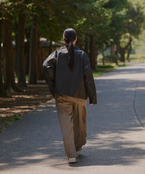 Kastane（カスタネ）の「【UNISEX/2サイズ展開】クルーザージャケット（その他アウター・レディース・ブラウン/ブラック・1/2）」の5枚目の写真