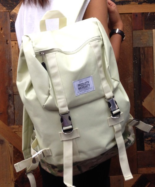 RiNc (リンク)の「【 PRODUCTY WARRANTY / プロダクティー 】 ダブル ベルト フラップ カジュアル リュック(バックパック/リュック・メンズ・ブラック×ホワイト/ネイビー/チャコールグレー×ブラック/ブラック/グレー/グレー系その他/ブラック系その他/ホワイト系その他/ブルー系その他/ブラック系その他2/レッド/オリーブ/サックスブルー/ブラック系その他3・FREE)」の2枚目の写真