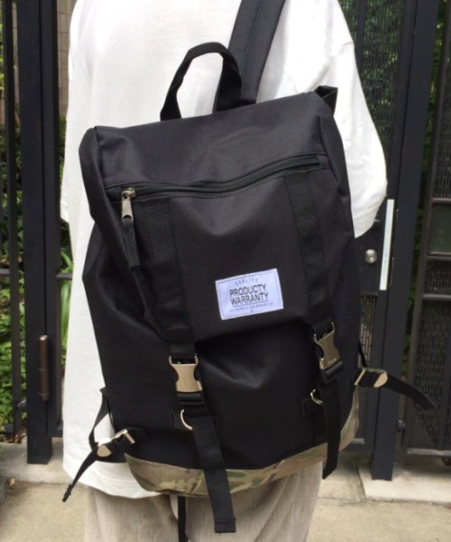 RiNc (リンク)の「【 PRODUCTY WARRANTY / プロダクティー 】 ダブル ベルト フラップ カジュアル リュック(バックパック/リュック・メンズ・ブラック×ホワイト/ネイビー/チャコールグレー×ブラック/ブラック/グレー/グレー系その他/ブラック系その他/ホワイト系その他/ブルー系その他/ブラック系その他2/レッド/オリーブ/サックスブルー/ブラック系その他3・FREE)」の4枚目の写真