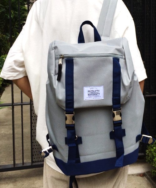 RiNc (リンク)の「【 PRODUCTY WARRANTY / プロダクティー 】 ダブル ベルト フラップ カジュアル リュック(バックパック/リュック・メンズ・ブラック×ホワイト/ネイビー/チャコールグレー×ブラック/ブラック/グレー/グレー系その他/ブラック系その他/ホワイト系その他/ブルー系その他/ブラック系その他2/レッド/オリーブ/サックスブルー/ブラック系その他3・FREE)」の8枚目の写真
