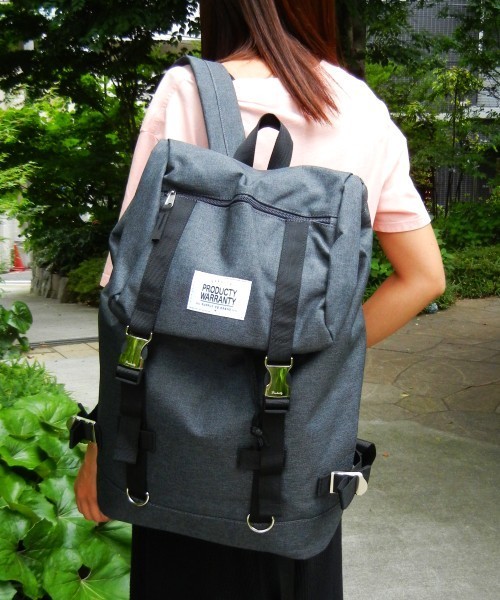 RiNc (リンク)の「【 PRODUCTY WARRANTY / プロダクティー 】 ダブル ベルト フラップ カジュアル リュック(バックパック/リュック・メンズ・ブラック×ホワイト/ネイビー/チャコールグレー×ブラック/ブラック/グレー/グレー系その他/ブラック系その他/ホワイト系その他/ブルー系その他/ブラック系その他2/レッド/オリーブ/サックスブルー/ブラック系その他3・FREE)」の9枚目の写真