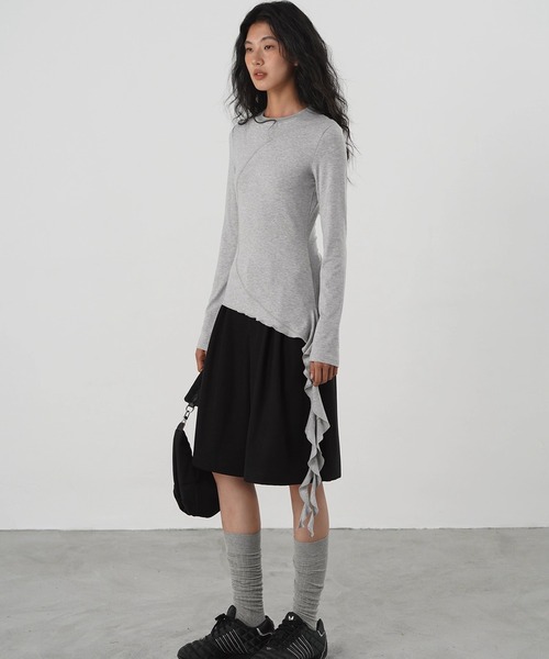 EIGHTHMONTH(エイスマンス)の「アシンメトリーフリルトップス EM25a069【EIGHTHMONTH】(Tシャツ/カットソー・レディース・グレー/ブラック・M/S)」の9枚目の写真