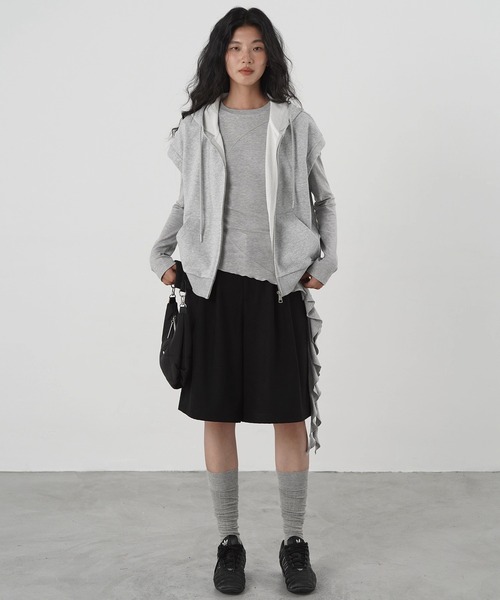 EIGHTHMONTH（エイスマンス）の「アシンメトリーフリルトップス EM25a069【EIGHTHMONTH】（Tシャツ/カットソー・レディース・グレー/ブラック・M/S）」の14枚目の写真