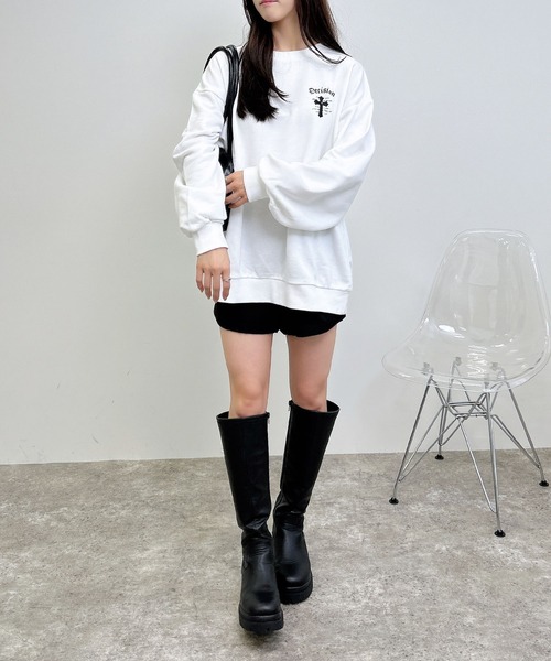 INGNI(イング)の「フェイクレザークロス貼付バックロゴスウェットチュニック(スウェット・レディース・ブラック×ホワイト/グレー系その他3/ホワイト×ブラック・M)」の14枚目の写真