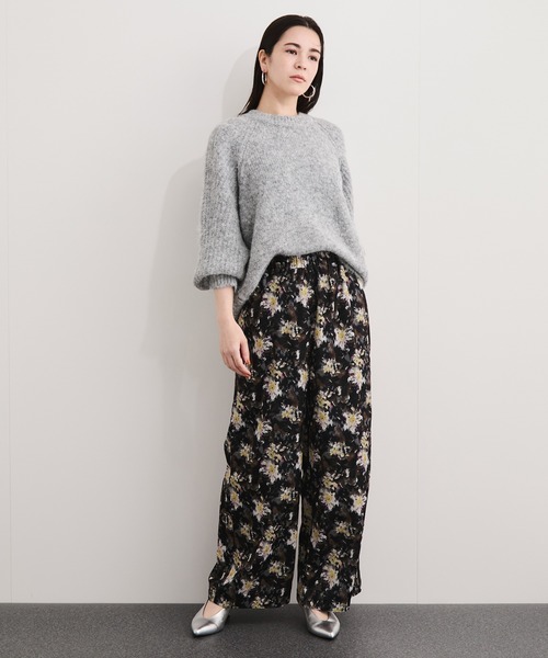 le cercle ADAM ET ROPE'(ルセルクルアダムエロペ)の「ニュアンスフラワープリントワイドパンツ(その他パンツ・レディース・パープル系/ブラック系・FREE)」の6枚目の写真