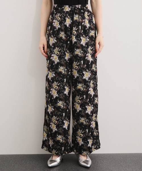 le cercle ADAM ET ROPE'(ルセルクルアダムエロペ)の「ニュアンスフラワープリントワイドパンツ(その他パンツ・レディース・パープル系/ブラック系・FREE)」の7枚目の写真