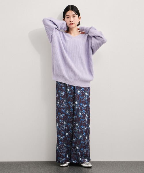le cercle ADAM ET ROPE'(ルセルクルアダムエロペ)の「ニュアンスフラワープリントワイドパンツ(その他パンツ・レディース・パープル系/ブラック系・FREE)」の13枚目の写真