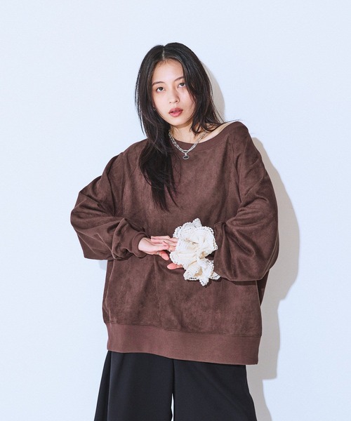 JEANASIS(ジーナシス)の「スエードライクオフショルプルオーバー/599648(スウェット・レディース・ブラウン/オフホワイト/ブラック・FREE)」の3枚目の写真