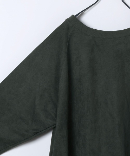 JEANASIS(ジーナシス)の「スエードライクオフショルプルオーバー/599648(スウェット・レディース・ブラウン/オフホワイト/ブラック・FREE)」の4枚目の写真