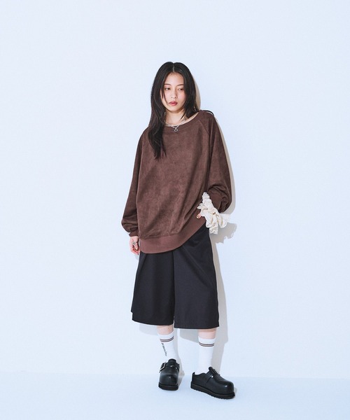 JEANASIS(ジーナシス)の「スエードライクオフショルプルオーバー/599648(スウェット・レディース・ブラウン/オフホワイト/ブラック・FREE)」の18枚目の写真