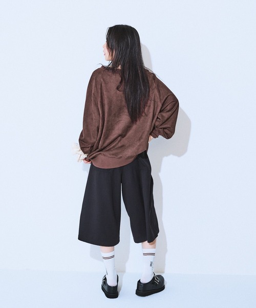 JEANASIS(ジーナシス)の「スエードライクオフショルプルオーバー/599648(スウェット・レディース・ブラウン/オフホワイト/ブラック・FREE)」の15枚目の写真