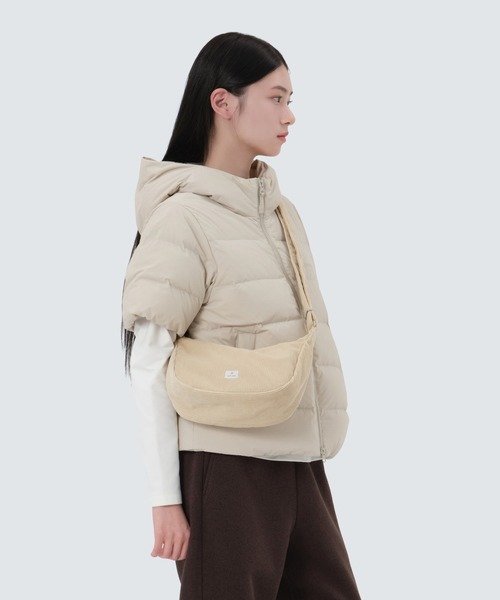 Snow Peak(スノーピーク)の「Snow Peak / Corduroy Small Hobo Bag コーデュロイ スモール ホーボーバッグ 海外限定(ショルダーバッグ・レディース・ライトベージュ/ブラウン/グリーン・ONE SIZE)」の1枚目の写真
