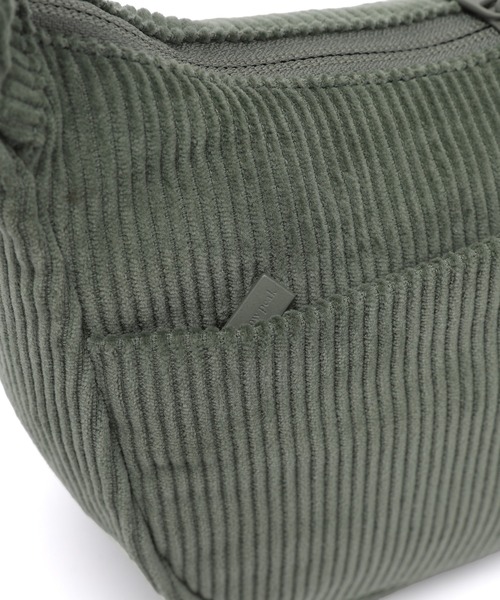 Snow Peak(スノーピーク)の「Snow Peak / Corduroy Small Hobo Bag コーデュロイ スモール ホーボーバッグ 海外限定(ショルダーバッグ・レディース・ライトベージュ/ブラウン/グリーン・ONE SIZE)」の16枚目の写真