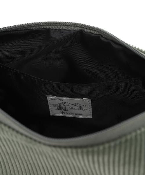 Snow Peak(スノーピーク)の「Snow Peak / Corduroy Small Hobo Bag コーデュロイ スモール ホーボーバッグ 海外限定(ショルダーバッグ・レディース・ライトベージュ/ブラウン/グリーン・ONE SIZE)」の17枚目の写真