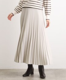 すっきり見えて、やさしく揺れる。大人のスエードライクプリーツスカート