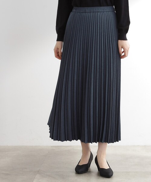 石川梨華さん着用】すっきり見えて、やさしく揺れる。大人のスエード