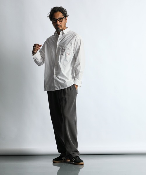 The DUFFER of ST.GEORGE(ザダファーオブセントジョージ)の「ELEPHANT BRAND×DUFFER EMBROIDERY SHIRT :エレファントブランド別注 バンダナ刺繍 シャツ(シャツ/ブラウス・メンズ・ホワイト/ブラック・X-LARGE/LARGE/MEDIUM/SMALL)」の3枚目の写真