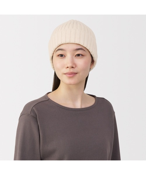 無印良品（ムジルシリョウヒン）の「おでこのチクチクを抑えたメリノウール混　ワッチ（ニットキャップ/ビーニー・レディース・チャコールグレー/グレー/カーキ/アイボリー/ブラック/ダークベージュ・55-59cm）」の9枚目の写真
