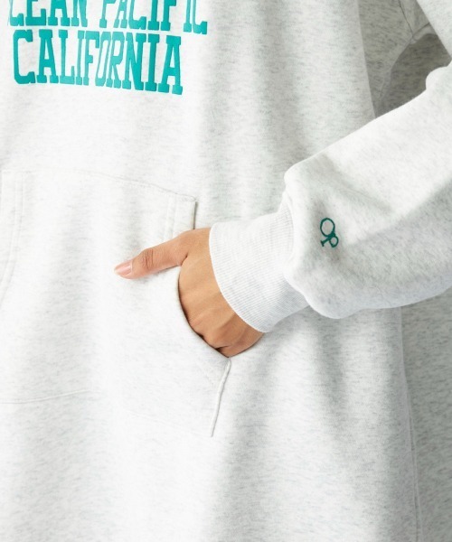 Ocean Pacific(オーシャンパシフィック)の「【OP:オーピー】裏起毛クルーワンピース/カンガルーポケット付きカレッジロゴワンピ(ワンピース・レディース・ネイビー/ヘザーグレー・MEDIUM/LARGE)」の7枚目の写真