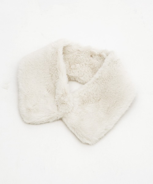 an meets zakka(アンミツザッカ)の「an meets zakka ショートファー付け襟マフラー(マフラー・レディース・ベージュ/グレー/ホワイト/レオパード/ブラック・ONESIZE)」の1枚目の写真