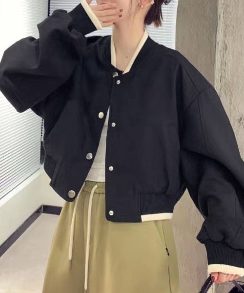 shoppinggo(ショッピングゴー)の「ジャケット レディース スタジャン ジップアップ(ブルゾン・レディース・ベージュ/ブラック/ピンク・M/L)」の5枚目の写真