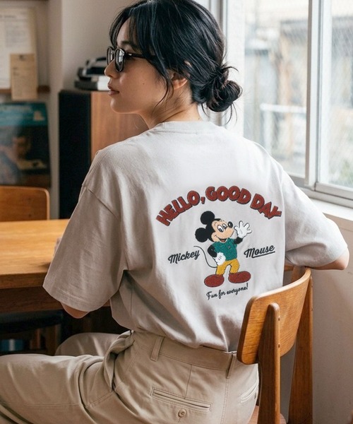 Disney(ディズニー)の「Disney(ディズニー)ミッキーマウス バックプリント&サガラ刺繍 ビッグシルエットTシャツ/ユニセックス(Tシャツ/カットソー・レディース・ブラック系その他2/ホワイト系その他3/ブラック系その他3/ホワイト系その他2/グレイッシュベージュ・LL/L/M)」の5枚目の写真