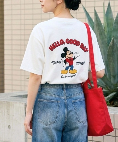Disney(ディズニー)の「Disney(ディズニー)ミッキーマウス バックプリント&サガラ刺繍 ビッグシルエットTシャツ/ユニセックス(Tシャツ/カットソー・レディース・ブラック系その他2/ホワイト系その他3/ブラック系その他3/ホワイト系その他2/グレイッシュベージュ・LL/L/M)」の2枚目の写真