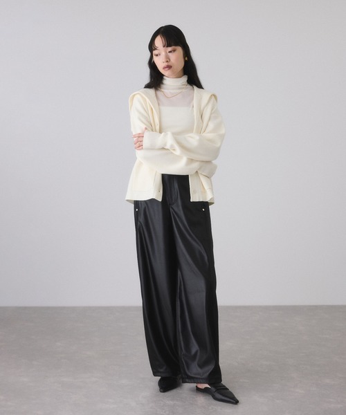 ADAM ET ROPE'(アダムエロペ)の「グロスボンディングコクーンパンツ(その他パンツ・レディース・ブラック/ライトグリーン・36/38)」の10枚目の写真