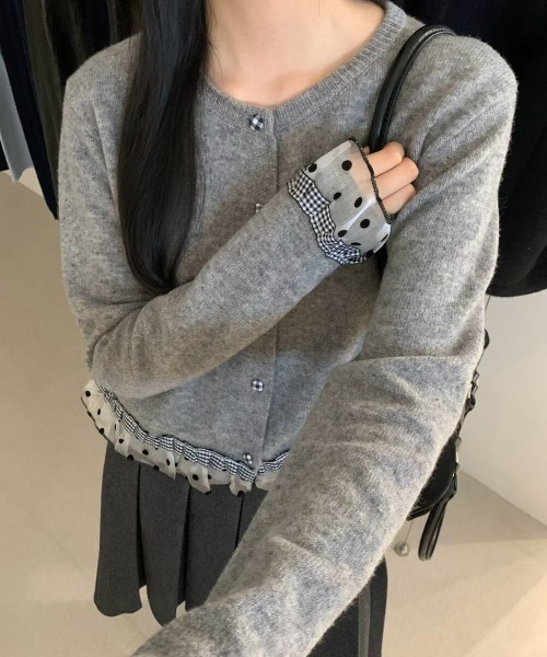 gossip!ロサンゼルス(ゴシップロサンゼルス)の「Y2K ドットチュール×チェックフリルレイヤード風カーディガン(ニット/セーター・レディース・グレー/オフホワイト・FREE)」の9枚目の写真