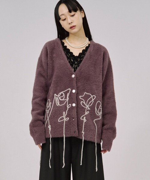 Ezick(エジック)の「flower rope knit ロープ刺繍シャギーニットカーディガン(カーディガン/ボレロ・レディース・ネイビー/スモークピンク・FREE)」の21枚目の写真