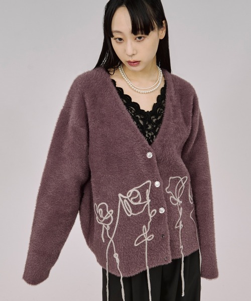 Ezick(エジック)の「flower rope knit ロープ刺繍シャギーニットカーディガン(カーディガン/ボレロ・レディース・ネイビー/スモークピンク・FREE)」の19枚目の写真
