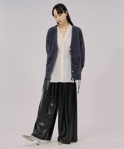 Ezick(エジック)の「flower rope knit ロープ刺繍シャギーニットカーディガン(カーディガン/ボレロ・レディース・ネイビー/スモークピンク・FREE)」の13枚目の写真