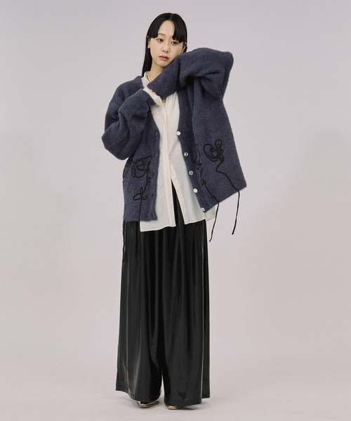 Ezick(エジック)の「flower rope knit ロープ刺繍シャギーニットカーディガン(カーディガン/ボレロ・レディース・ネイビー/スモークピンク・FREE)」の14枚目の写真