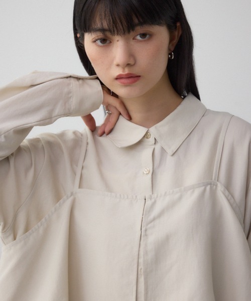 AZUL by moussy(アズールバイマウジー)の「ビスチェレイヤードシャツ(シャツ/ブラウス・レディース・チャコールグレー/キャメル/アイボリー・FREE)」の2枚目の写真