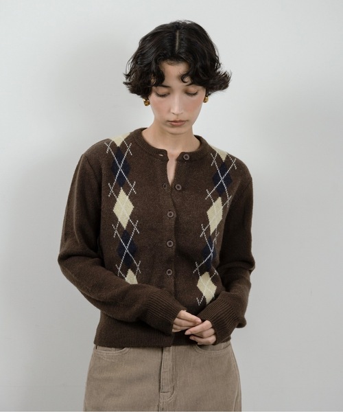 lawgy（ラウジー）の「argyle pattern simple cardigan / アーガイルパターンシンプルカーディガン（カーディガン/ボレロ・レディース・ブラウン/チャコール/グレー・FREE）」の14枚目の写真